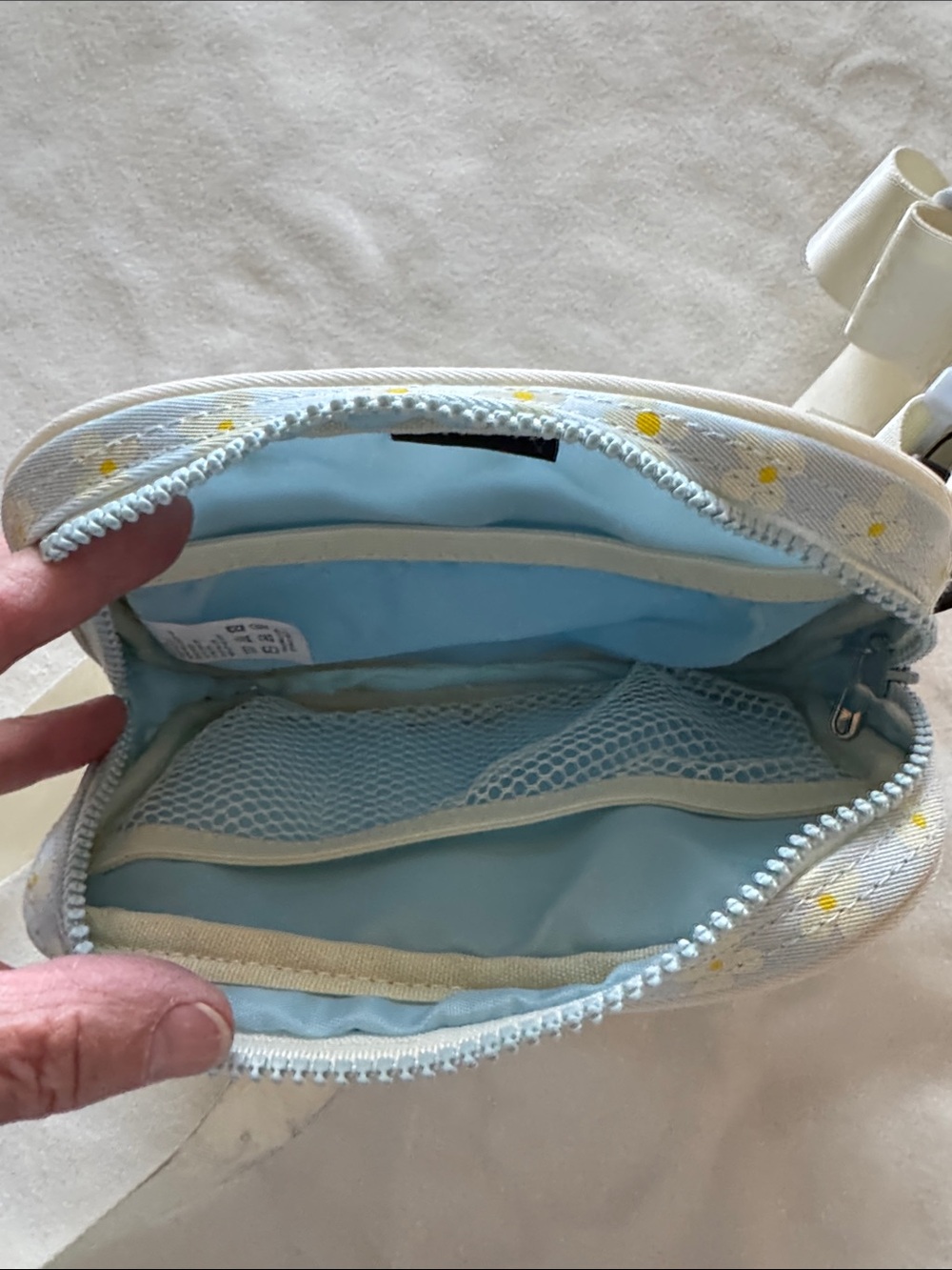 Thread Fanny pack -defects - Picture 9 of 14